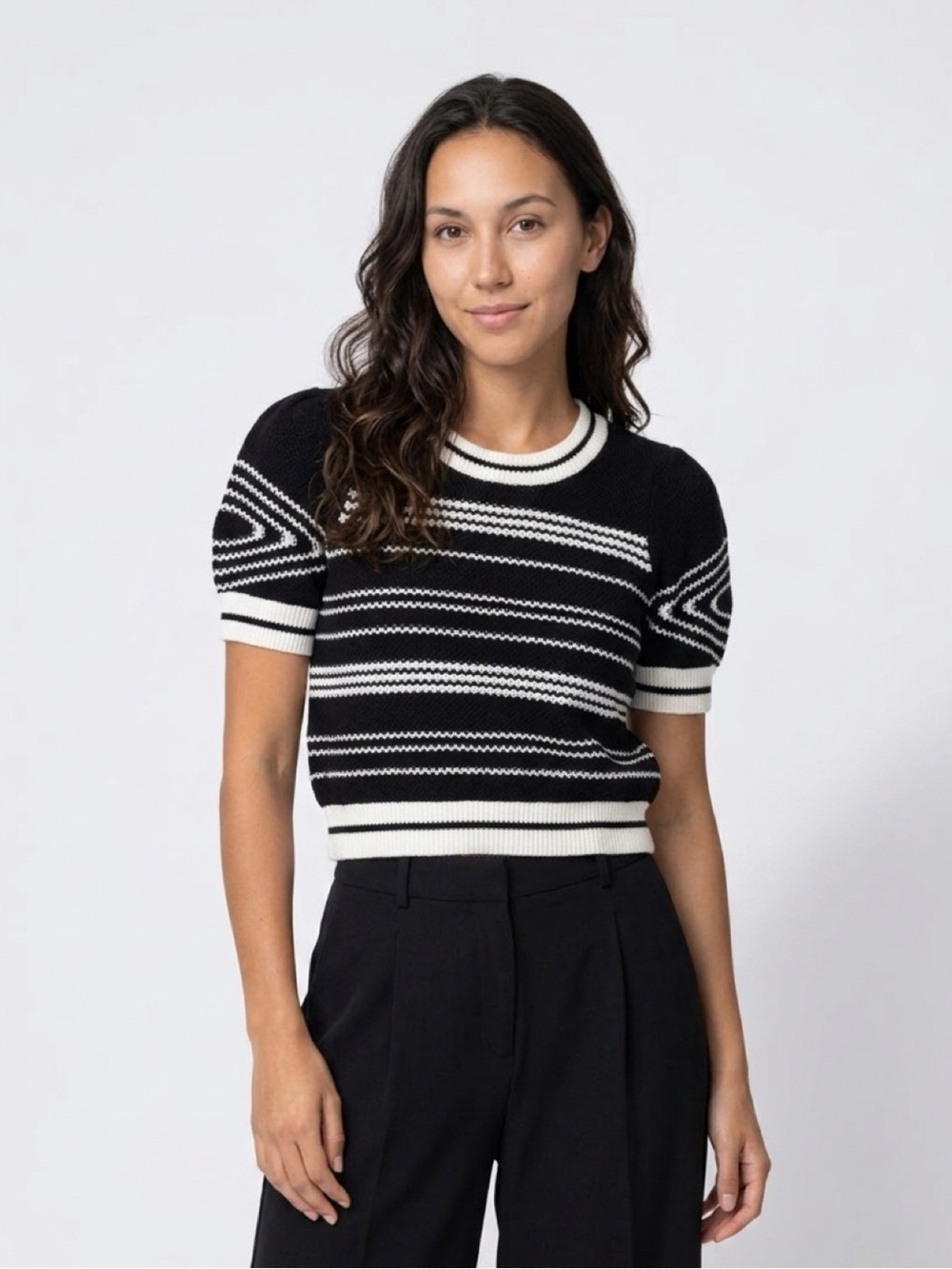 Express Women's Black and White Striped Textured Knit Puff
Sleeve Cropped Top